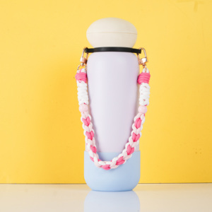 Gobelet isotherme en acier inoxydable de 25 oz, couleur tendance, bouteille d'eau portable avec couvercle et corde de transport - Product Image 1