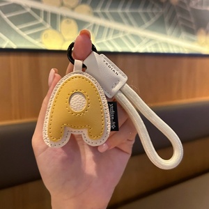 Breloques de sac en cuir de haute qualité, lettres de l'alphabet en PU (26 lettres), cadeaux d'anniversaire pour filles, souvenirs de vacances très demandés - Product Image 5