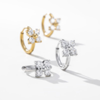 YF8297 INS - Aretes Minimalistas de Acero Inoxidable Chapado en Oro de 18K con Circonita Brillante en Forma de Flor de Cuatro Pétalos, Resistentes al Agua, para Mujer, Regalo