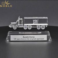 HyperCrafts Noble haute qualité modèle en cristal 3D cadeau d'affaires prix de voiture de course trophée de camion en cristal personnalisé comme cadeaux souvenirs