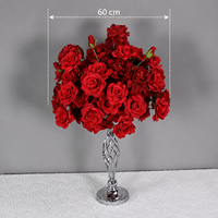 Bouquet de roses artificielles en soie rouge de luxe pour centre de table de réception de mariage