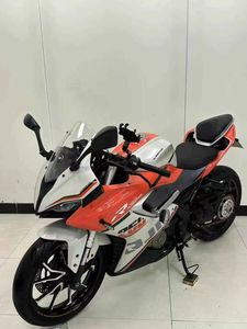 Motocicleta Deportiva QJ Motor SRK 400 de 400cc, Bicilíndrica en Paralelo, Refrigeración Líquida, DOHC, 8 Válvulas, 6 Canales Dobles, ABS, Horquilla Invertida, Carenado Completo - Product Image 5