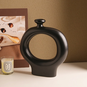 Vaso di ceramica a strisce bianche nere nordiche Creative decorazioni floreali moderne di fascia alta - Product Image 4