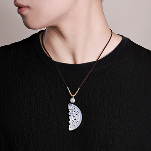 Un par de colgantes huecos de dragón y fénix hechos de ágata blanca de jaspe natural. Jade blanco como hielo, luz de luna, para parejas - Product Image 4