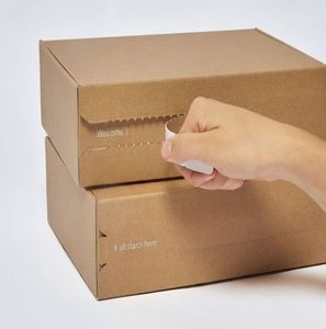 Caja de Envío Corrugada con Tira de Apertura Fácil para Envíos Rápidos de Ropa, Certificada Ecológica - Product Image 1