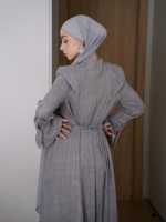 Ensemble Abaya Modeste Personnalisé Loriya avec Robe à Col Montant Boutonné et Manches Évasées & Pantalon Large pour Femmes Musulmanes