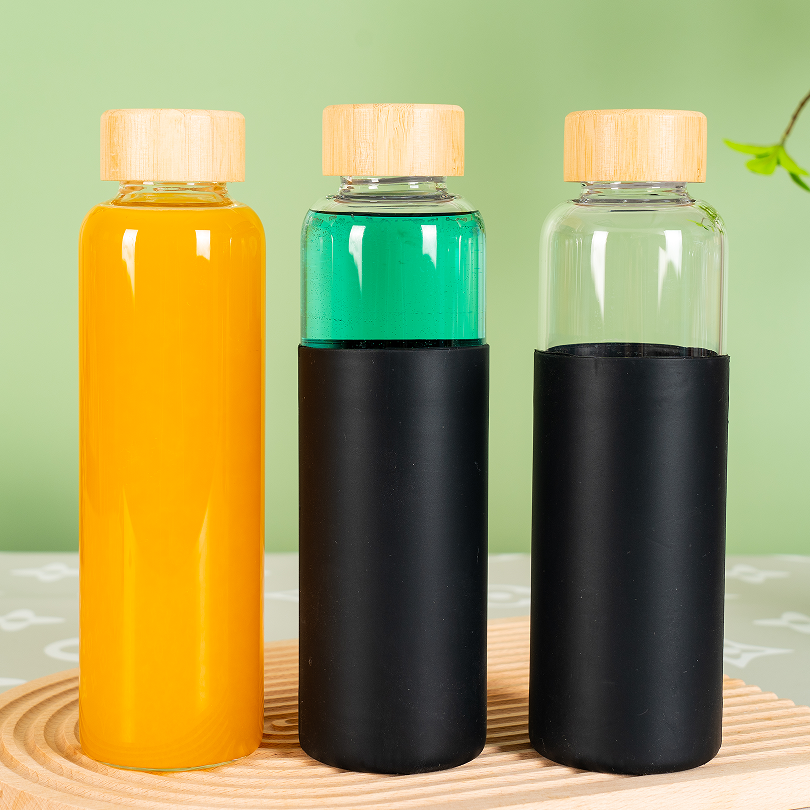 Commercio all'ingrosso della fabbrica di alta borosilicato bottiglia di acqua di vetro con manicotto in Silicone e coperchio di bambù****^^^^ https://www.siboasi.com