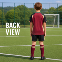 Ensemble maillot et short de football personnalisé respirant pour jeunes, avec empiècements contrastants, idéal pour les matchs de tournois en extérieur