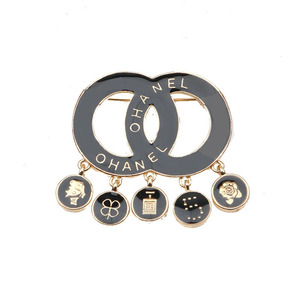 Trâm cài áo kiểu Hàn Quốc cổ điển, mặt dây chuyền tua rua đôi chữ C, kiểu dáng thời trang thanh lịch, chất liệu thép không gỉ, unisex, kiểu dáng chữ CC, thiết kế kiểu giọt dầu. - Product Image 6