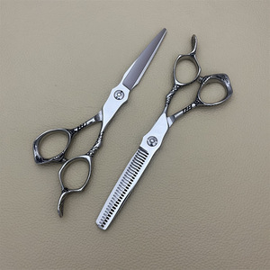 Ciseaux de coiffure professionnels 62 mm, ciseaux à effiler pour droitiers, en acier inoxydable, outils de salon de beauté, poignée petite dragon - Product Image 3