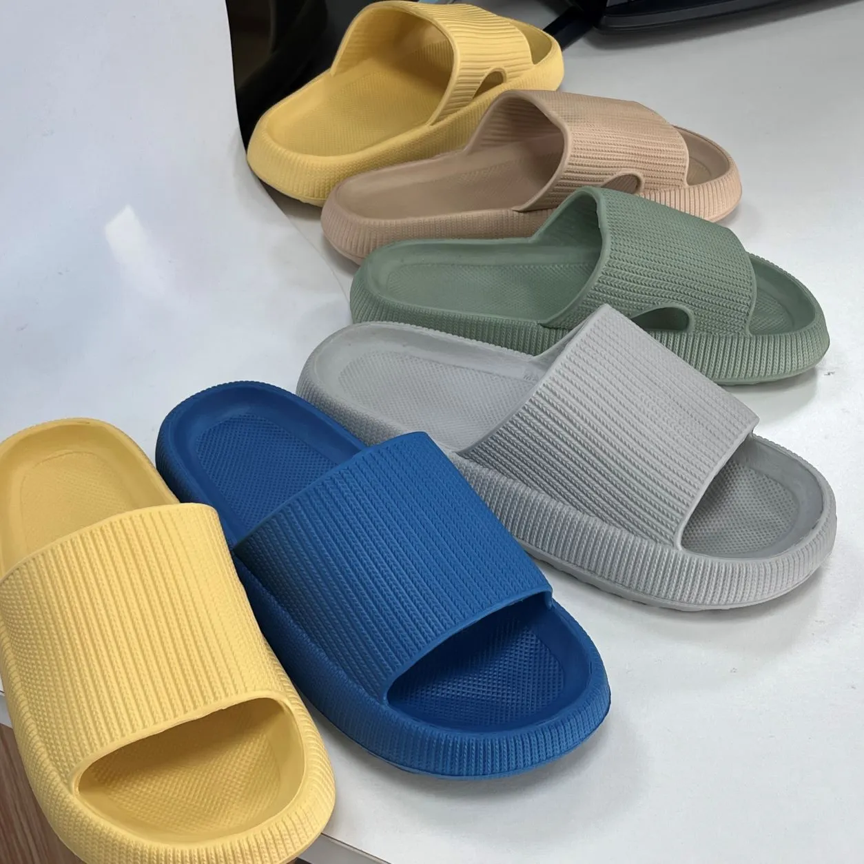 Sandalias antideslizantes ligeras personalizadas para mujer, Zapatillas de casa de suela gruesa suave, Color puro, Eva, 2022