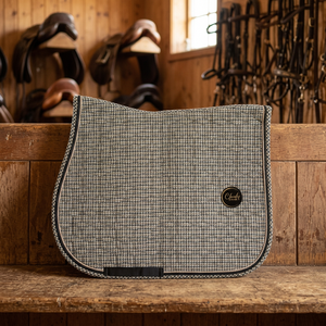 Tapis de selle d'équitation CST Sports avec logo brodé personnalisé, doublure en polaire, couleur personnalisée, taille personnalisée, polyester, pour dressage et saut d'obstacles - Product Image 3