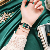 Montre rectangulaire Douyin pour femme, style rétro chic, en alliage, 30 mm, avec aiguilles, inspirée des influenceuses à visage vert, idéale pour les livestreams et la génération de prospects.