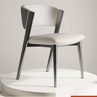 Chaise de salle à manger au design moderne, fauteuil en cuir beige avec structure dorée brossée pour la maison et l'hôtel, fauteuil rembourré de luxe
