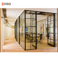 Cloison de bureau moderne pour 8 personnes avec mur de verre pliant et insonorisé Bureaux en aluminium pour espaces de travail insonorisants