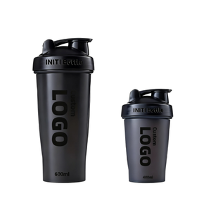 Venta al por mayor logotipo personalizado Fitness plástico negro gimnasio coctelera taza proteína coctelera botella para agua deportiva - Product Image 1