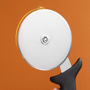 قطاعة عجلة بيتزا مخصصة من الفولاذ المقاوم للصدأ بمقبض أسود من PP قطاعة بيتزا بلاستيكية مستديرة خادم قاطع عجلة - Product Image 3