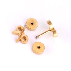 ต่างหูสแตนเลสชุบทอง 18K รูปทรงโบว์ผูก ต่างหูแบบติดหู เครื่องประดับทอง - Product Image 5