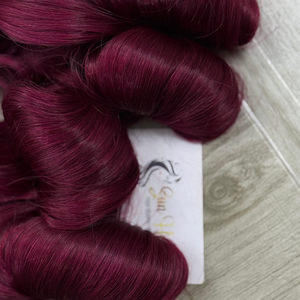 Extensiones de Cabello Humano Vietnamita Virgen con Alineación de Cutículas, Color Borgoña, Rizado y Voluminoso, de Sun Hair Company - Product Image 6