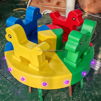 Manège souple personnalisé avec panneaux de signalisation, jouet rotatif pour enfants avec animaux à chevaucher, idéal pour garderies, centres commerciaux, fêtes et événements (à louer)