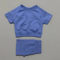 Ensemble de sport 2 pièces pour femme : haut court sans couture à manches courtes et leggings de yoga, shorts froncés pour l'entraînement et la course