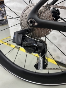 <span class=keywords><strong>จักรยาน</strong></span>เสือหมอบรุ่น CYCLONE-3rd ปี 2026 อัปเกรดใหม่ <span class=keywords><strong>ราคา</strong></span>โรงงาน วัสดุคาร์บอนไฟเบอร์ทั้งคัน ล้อ 700C ระบบขับเคลื่อน WheelTop EDS TX-2*12S ไร้สายและระบบไฮดรอลิก - Product Image 3