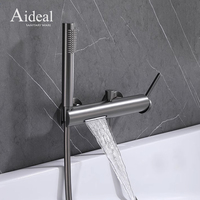 Style le plus simple de qualité supérieure dans le robinet mitigeur de douche de baignoire à deux voies avec douche à main à message rond