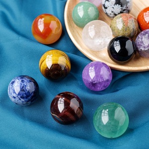 Globe de cristal naturel authentique fait à la main pour la méditation Feng Shui, avec 7 chakras pour la guérison énergétique Reiki - Product Image 5