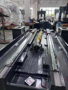 Tecnología de pórtico de cinco ejes para manejar superficies curvas complejas y piezas de forma irregular con cono de husillo BT40 - Product Image 5