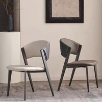 Chaise de salle à manger de luxe légère italienne, chaise d'appoint design pour appartement de présentation et usage domestique, chaise à dossier tendance pour coiffeuse