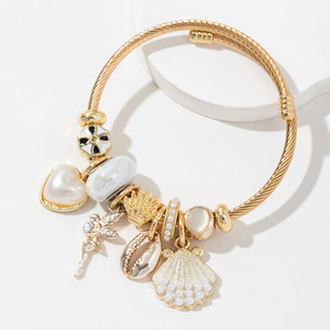 Bracciale in Acciaio Inossidabile Placcato Oro con Perle e Conchiglie, Personalizzato con Angelo dell'Amore, per Donna, 2026 - Product Image 4