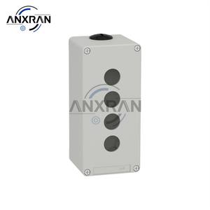 Para caja de botones vacía gris Schneider XAPD3504 - Product Image 2