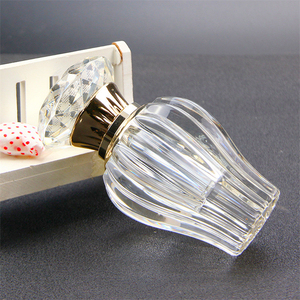 Verrerie de luxe de soins personnels avec couvercle, Design de beauté personnalisé en usine, Mini bouteilles de parfum transparentes faites à la main - Product Image 3