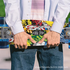 Skateboard Cruiser 22 pouces, mini skateboard portable pour débutants, design tendance style street pour jeunes - Product Image 2