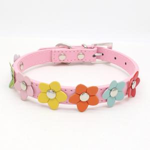 Doe <span class=keywords><strong>Pet</strong></span> Material de cuero de imitación de PU de alta calidad <span class=keywords><strong>Collar</strong></span> de perro mascota duradero y libre de óxido decorado con una sola fila de flores - Product Image 4