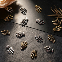 10 pièces de breloques 3D en forme de main de squelette pour Halloween, ornements d'ongles en métal doré et argenté, accessoires d'art d'ongles gothiques pour fournitures de salon