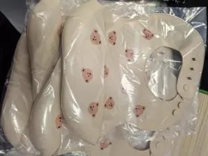 Bavoirs d'alimentation en silicone pour bébé de qualité alimentaire, confortables et souples, sans BPA, motif imprimé, vente en gros - Product Image 5