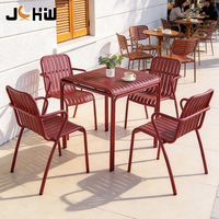 Ensemble de table et chaises de salle à manger d'extérieur en aluminium rouge vin moderne pour hôtel, restaurant, café, terrasse - Durable, résistant aux UV, empilable