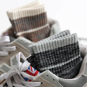 Chaussettes ras du cou à rayures mélangées pour hommes, chaussettes de course durables, chaussettes décontractées d'extérieur avec soutien de la voûte plantaire, vente en gros personnalisée OEM - Product Image 3