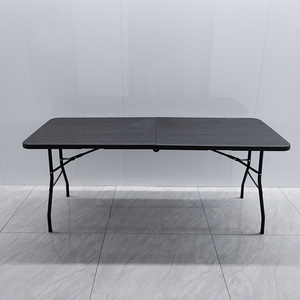 <span class=keywords><strong>Table</strong></span> <span class=keywords><strong>pliante</strong></span> rectangulaire en plastique imitation rotin noir de 6 pieds pour événements, vente en gros d'usine, populaire pour jardins et patios - Product Image 2