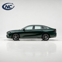 Vente en gros 2026 Emgrand Berline 1.5T DCT Édition Luxe Nouvelle Version Émissions Faible Traction Avant Sièges en Cuir Couleur Foncée Essence/Pétrole