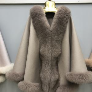 ผ้าคลุมไหล่กันหนาวแบบใหม่จาก MWfur ผ้าคลุมไหล่หรูหราสำหรับสุภาพสตรี ผ้าคลุมไหล่แคชเมียร์สองด้านสุดหรู แต่งขอบด้วยขนสุนัขจิ้งจอกสำหรับผู้หญิง - Product Image 3