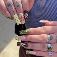 Uñas Postizas Largas Estilo Ataúd con Diseño Floral Retro, Puntos Verdes y Margaritas Pintadas a Mano, Uñas Falsas Reutilizables en Tonos Neutros Vintage