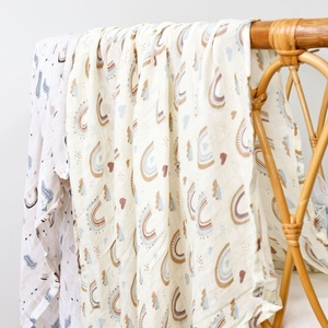 Nouvelle mode personnalisable, adorable <span class=keywords><strong>couverture</strong></span> d'emmaillotage pour bébé en tissu mousseline imprimé à 2 couches, 70% bambou, 30% coton biologique - Product Image 1