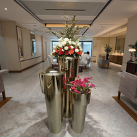 Grande jardinière moderne en métal en acier inoxydable faite à la main finition dorée pour restaurants décor à la maison vase à fleurs extérieur décor