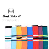 Guangzhou Chaussettes de football de couleur unie personnalisées Chaussettes de sport à jambes longues Chaussettes de football longues à adhérence élevée pour jeunes de haute qualité