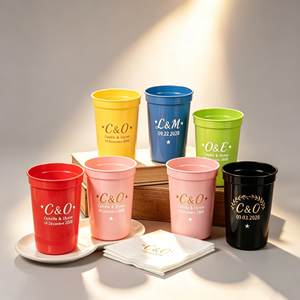 Gobelet en plastique noir de 500 ml (12 oz) avec bordure dorée, gobelet rigide jetable durable, idéal pour les toast de mariage et les fêtes élégantes, avec serviette - Product Image 1