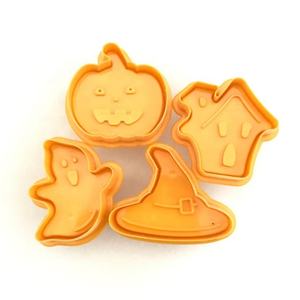 Set di 4 Stampini <span class=keywords><strong>per</strong></span> <span class=keywords><strong>Biscotti</strong></span> 3D a Tema <span class=keywords><strong>Halloween</strong></span>: Zucca, Fantasma, Cappello, Casa Stregata con Stampo a Pressione <span class=keywords><strong>per</strong></span> Torte - Product Image 1