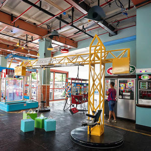 2025 grue à tour de terrain de jeu pour enfants à pièces d'intérieur de vente chaude avec rotation libre de 360 degrés - Product Image 1