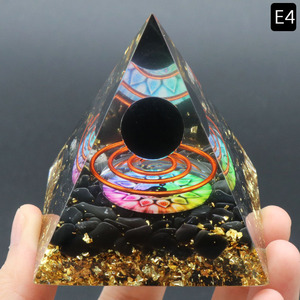 Ornamento piramidale a sfera di cristallo naturale da 2.36 pollici e resina epossidica avvolto in pietre schiacciate anello in acciaio e quarzo ornamento della torre domestica - Product Image 4